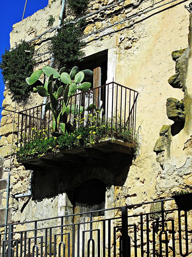B&B Mugnos Charme Living Licodia Eubea Exterior photo